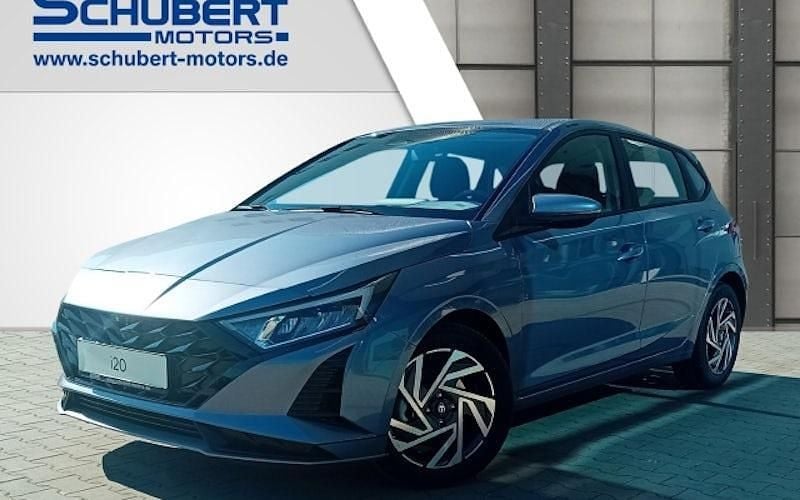Meta blue / mic Gebraucht 2025 Hyundai i20 Trend Limousine | 20.290 € (Fairer Preis) - Bild 1/4