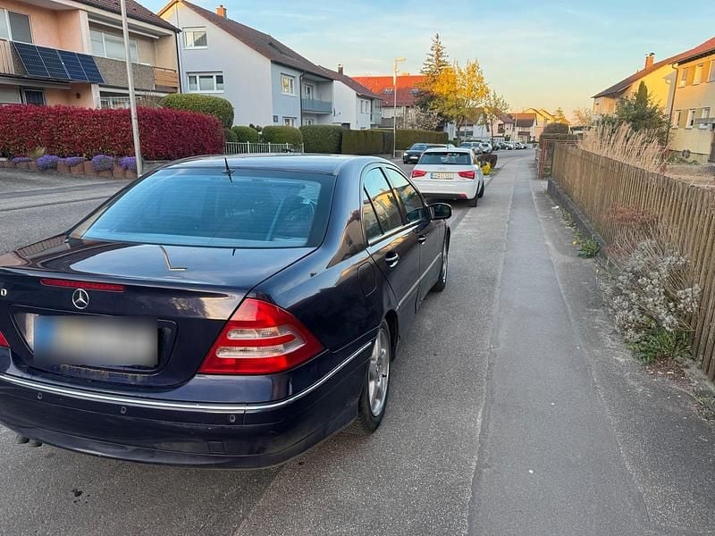 Gebraucht Mercedes C320 218 PS (160 kW) 2002 Violet Limousine
