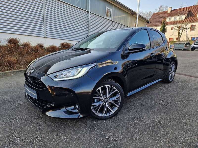 Mysticschwarz Gebraucht 2024 Toyota Yaris Hybrid Style Kleinwagen | 25.990 € (Fairer Preis) - Bild 1/4