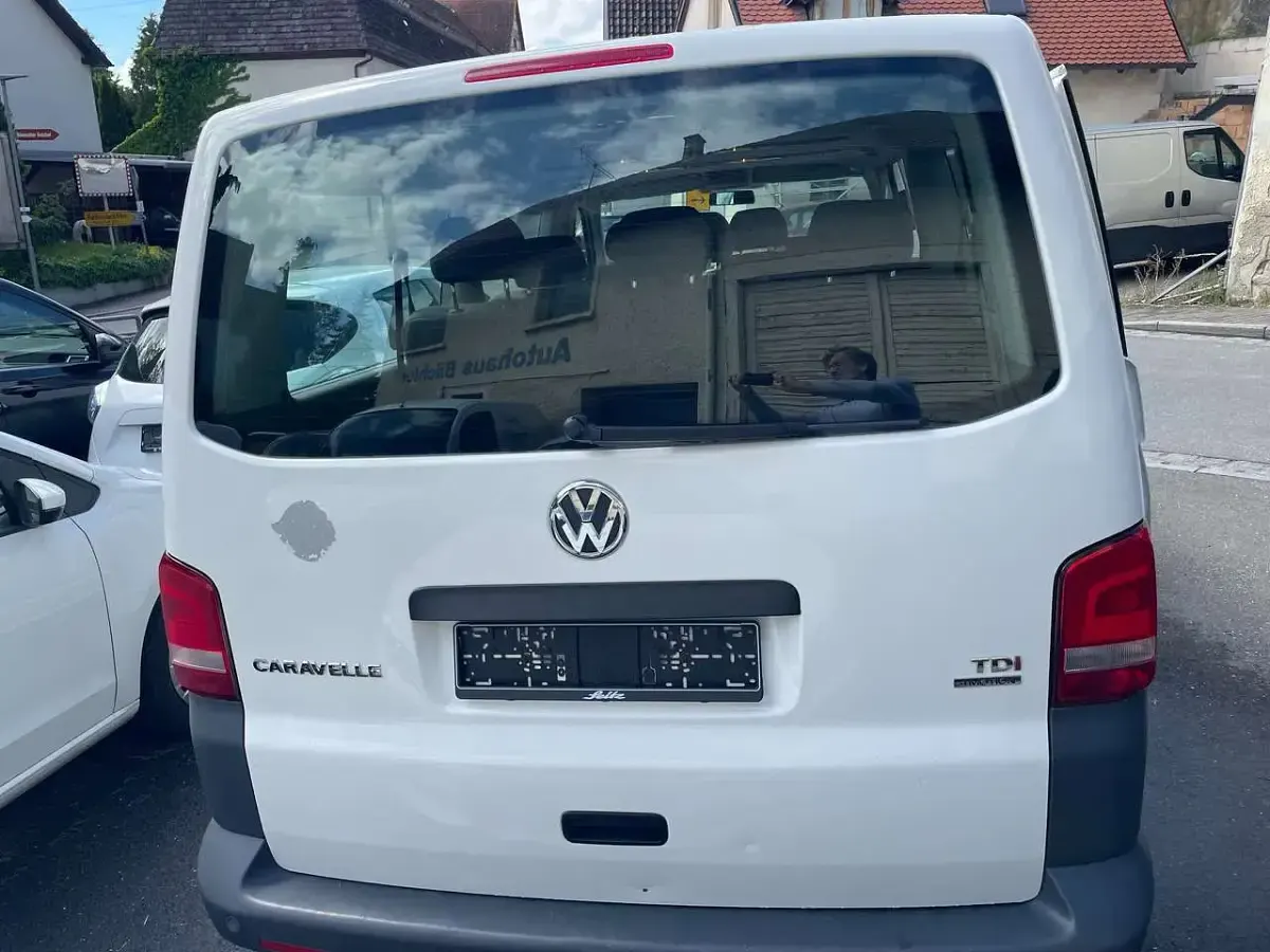 Gebraucht VW Caravelle Trendline 140 PS (102 kW) 2011 Candyweiß Van
