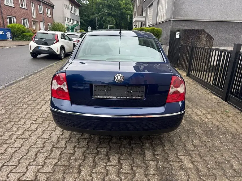 Gebraucht VW Passat 131 PS (96 kW) 2004 Blau Limousine