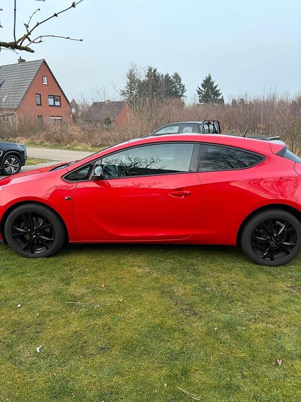 Gebraucht Opel Astra GTC 120 PS (88 kW) 2011 Rot Coupé
