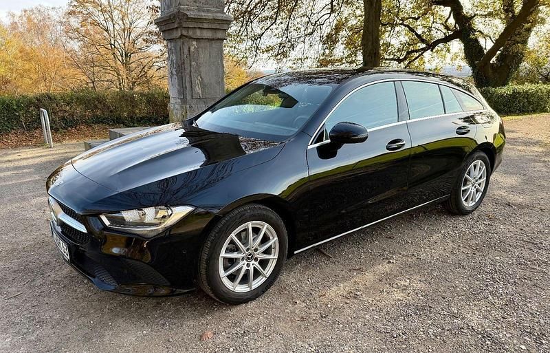 Schwarz Gebraucht 2022 Mercedes CLA180 Shooting Brake Kombi | 22.990 € (Guter Preis) - Bild 1/4