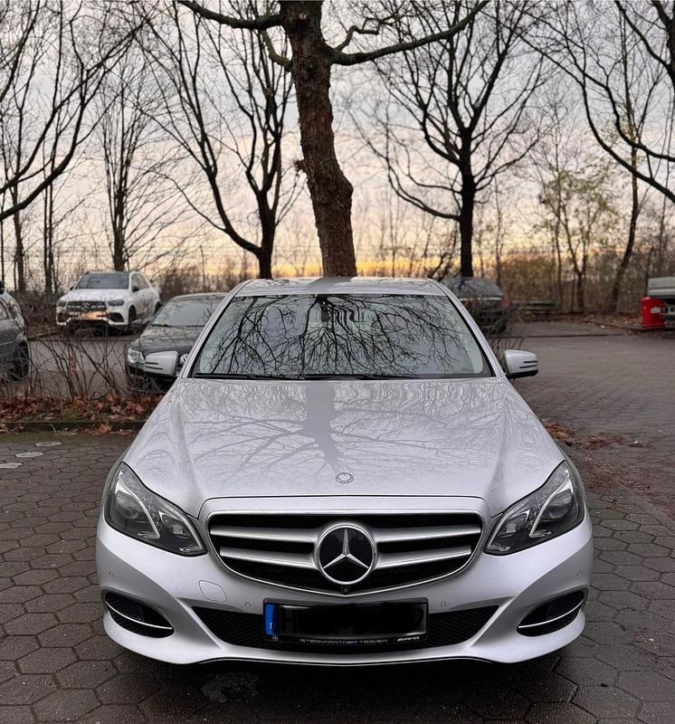 Silber Gebraucht 2013 Mercedes E400 Limousine | 19.500 € - Bild 1/4