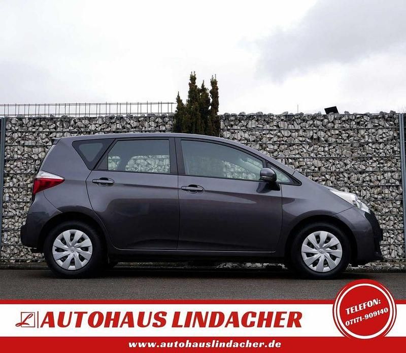 Gebraucht Toyota Verso-S Multidrive S 99 PS (72 kW) 2011 Grau Van / Kleinbus