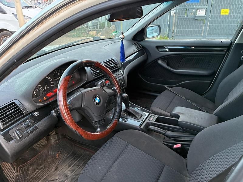 Gebraucht BMW 320 150 PS (110 kW) 2000 Weiß Limousine