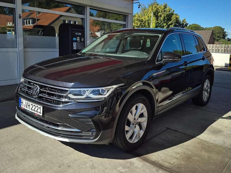 Deep black perleffekt Gebraucht 2022 VW Tiguan Business SUV | 23.950 € (Fairer Preis) - Bild 1/4