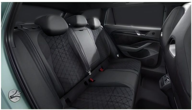 Gebraucht VW Passat R-line 193 PS (141 kW) 2024 Grün Kombi