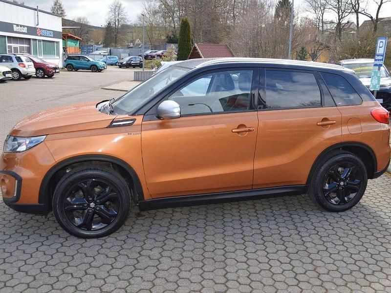 Gebraucht Suzuki Vitara 140 PS (102 kW) 2018 Horizon orange / black SUV