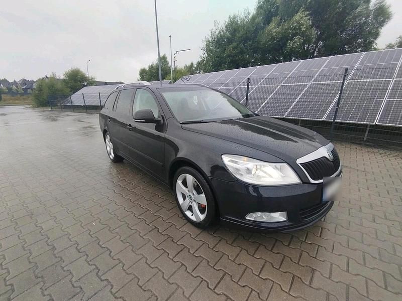Gebraucht Skoda Octavia 122 PS (89 kW) 2011 Schwarz Kombi