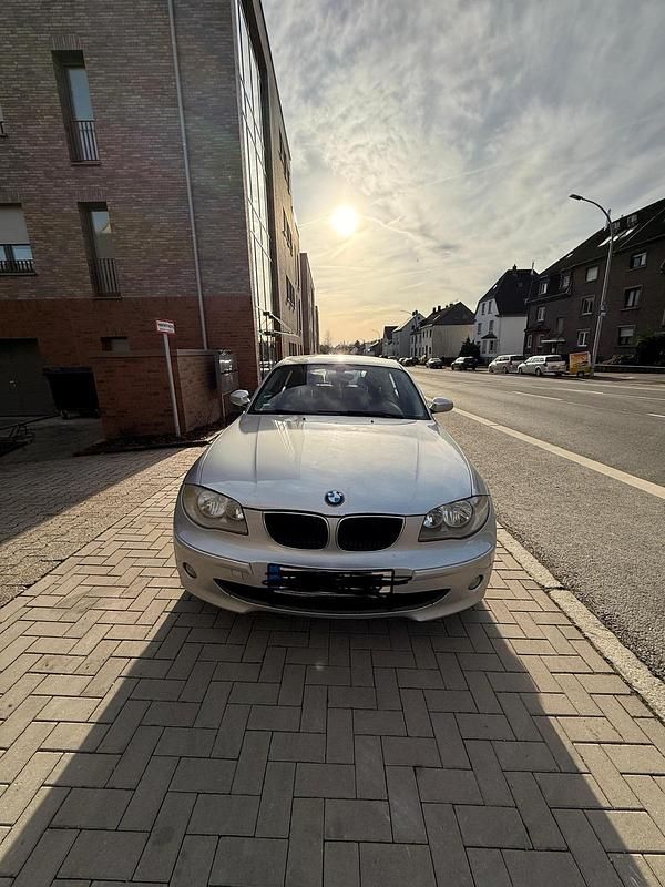 Grau Gebraucht 2005 BMW 120 Kleinwagen | 1.900 € (Fairer Preis) - Bild 1/4
