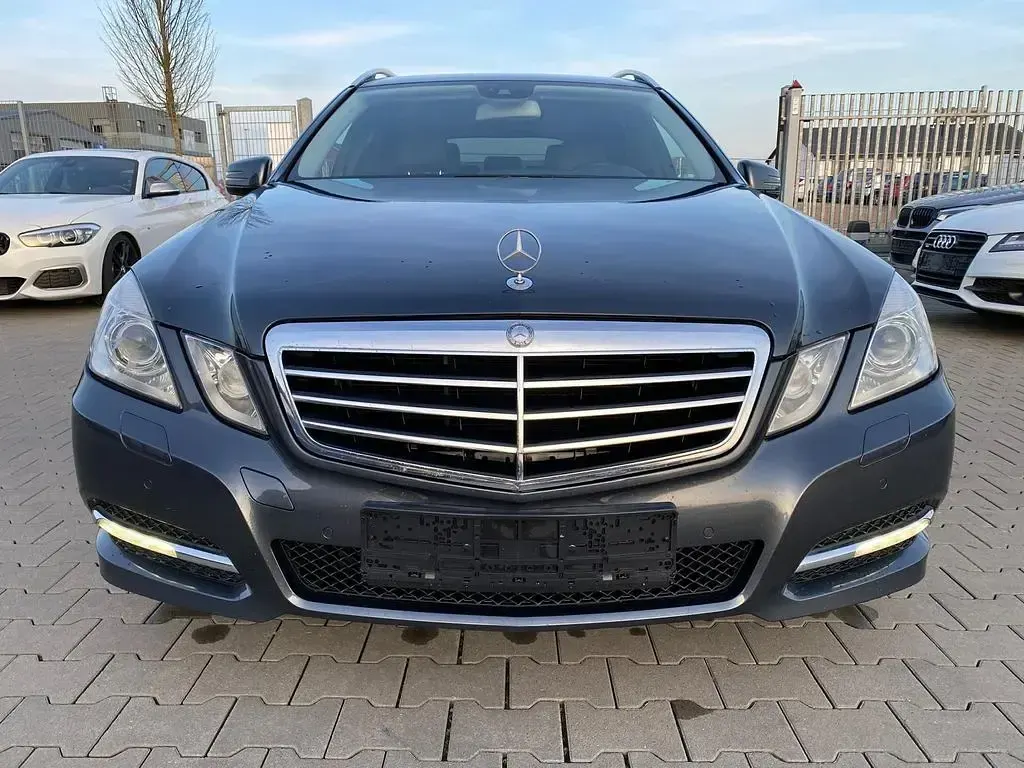 Usado Mercedes E220 Avantgarde 170 CV (125 kW) 2010 Gris Familiar