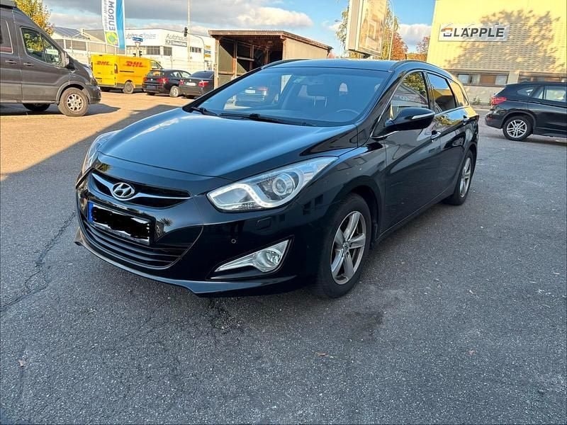 Schwarz Gebraucht 2012 Hyundai i40 Kombi | 5.490 € (Superpreis) - Bild 1/4