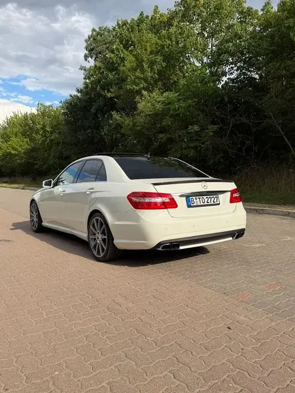 Gebraucht Mercedes E63 AMG Avantgarde 557 PS (409 kW) 2011 Weiß Limousine