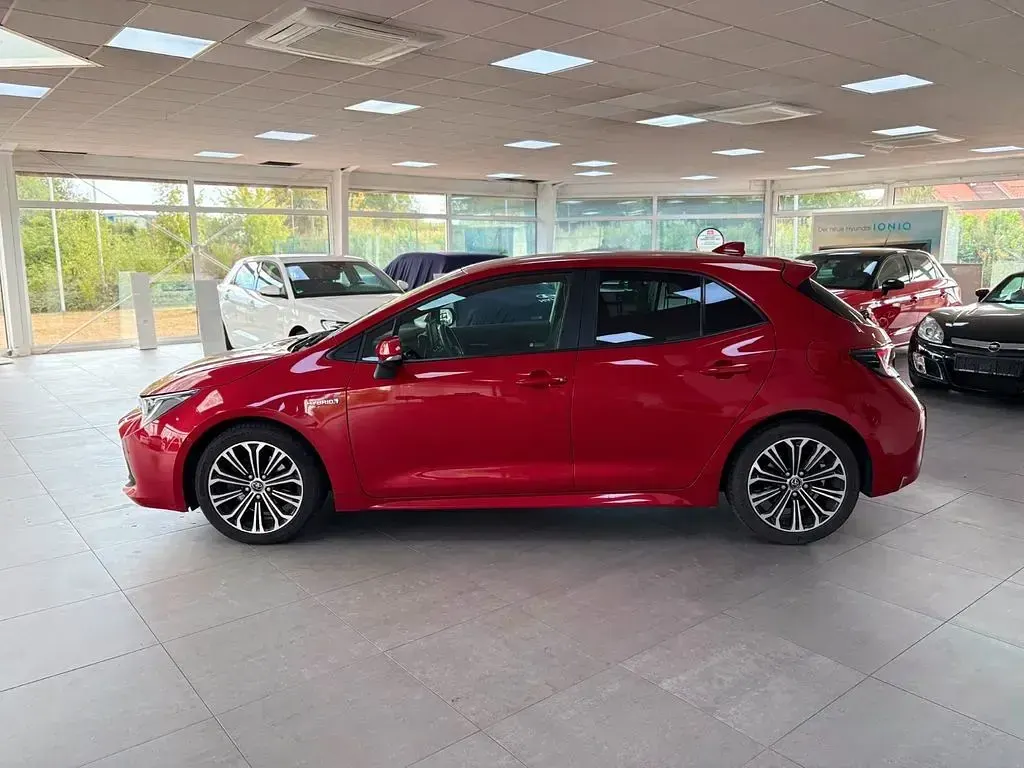 Gebraucht Toyota Corolla Club 184 PS (135 kW) 2019 Rot Limousine