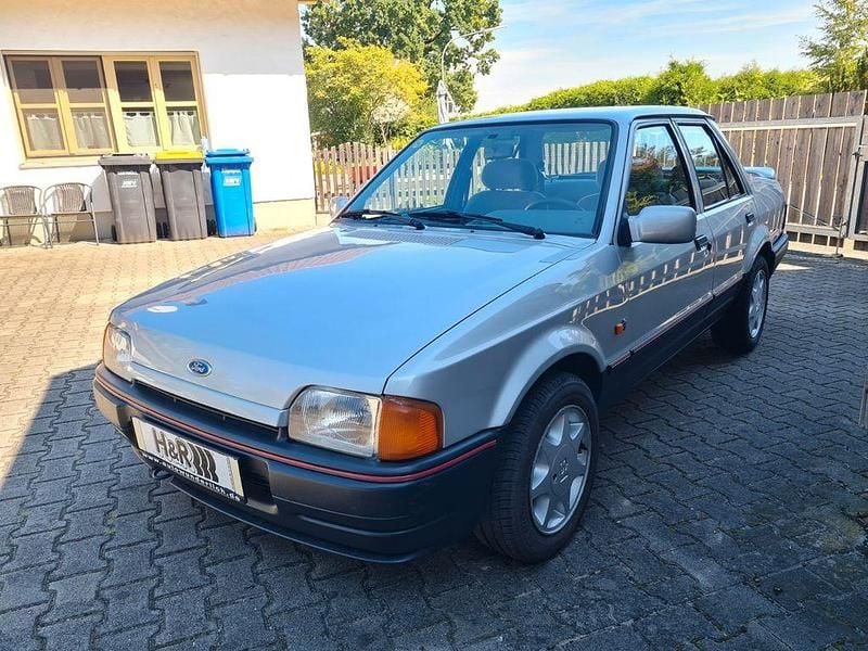 Grau Gebraucht 1989 Ford Orion Ghia Limousine | 7.950 € - Bild 1/4