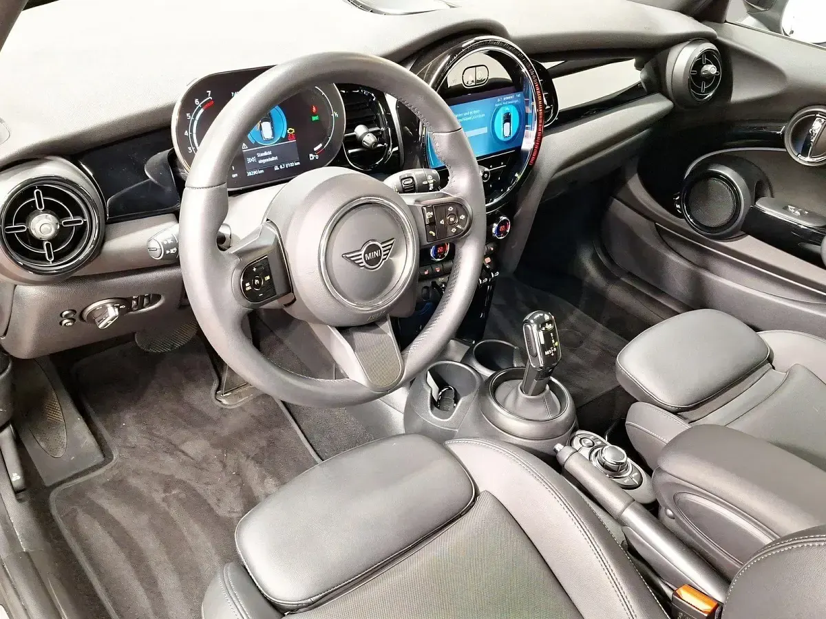 Gebraucht Mini Cooper 136 PS (100 kW) 2023 Schwarz Kleinwagen