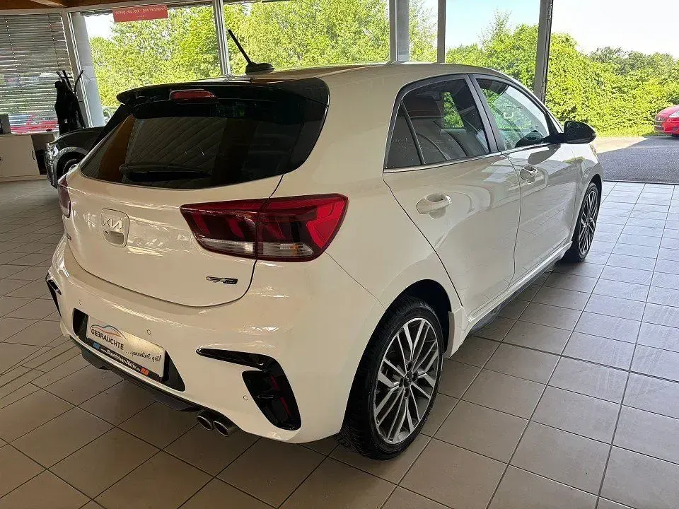 Gebraucht Kia Rio GT-Line 120 PS (88 kW) 2023 Weiss Limousine