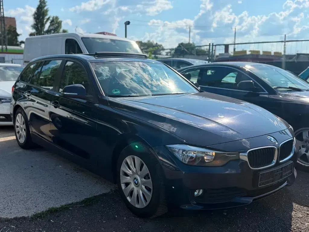 Gebraucht BMW 318 Comfort Edition 143 PS (105 kW) 2015 Blau Kombi