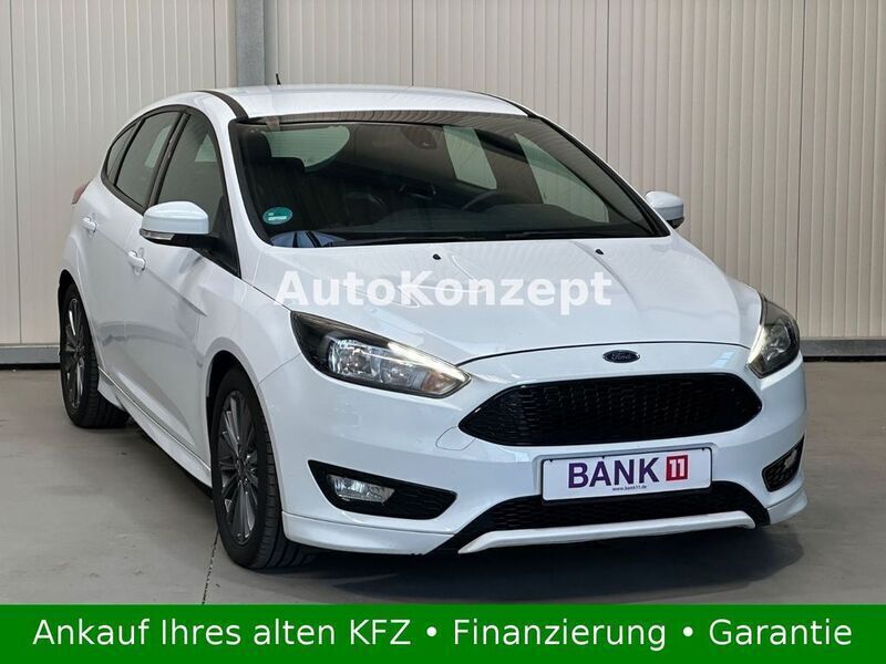 Weiß Gebraucht 2017 Ford Focus ST-Line Limousine | 7.990 € (Superpreis) - Bild 1/4