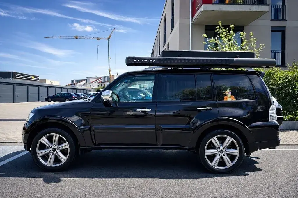 Gebraucht Mitsubishi Pajero Intense 170 PS (125 kW) 2008 Schwarz SUV