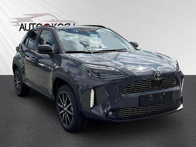 Grau Neu 2025 Toyota Yaris Cross Premium SUV | 33.940 € (Teuer) - Bild 1/4