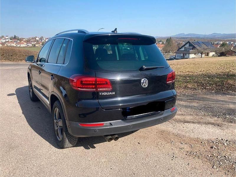 Gebraucht VW Tiguan LOUNGE 150 PS (110 kW) 2015 Schwarz SUV