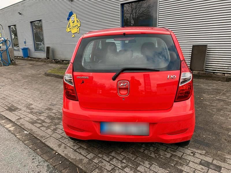 Gebraucht Hyundai i10 69 PS (50 kW) 2011 Rot Kleinwagen