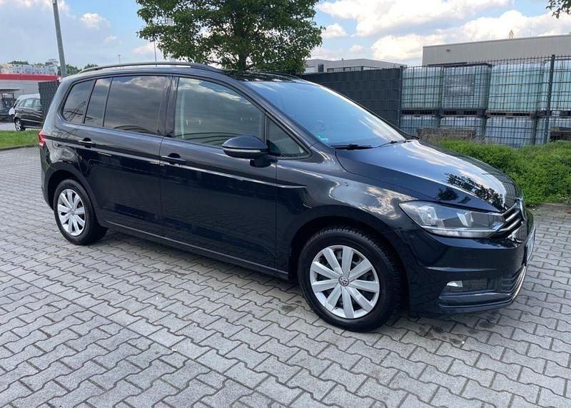 Schwarz Gebraucht 2018 VW Touran Comfortline Van / Kleinbus | 12.600 € (Guter Preis) - Bild 1/4