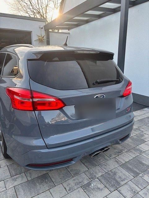 Gebraucht Ford Focus Sport 185 PS (136 kW) 2015 Grau Kombi
