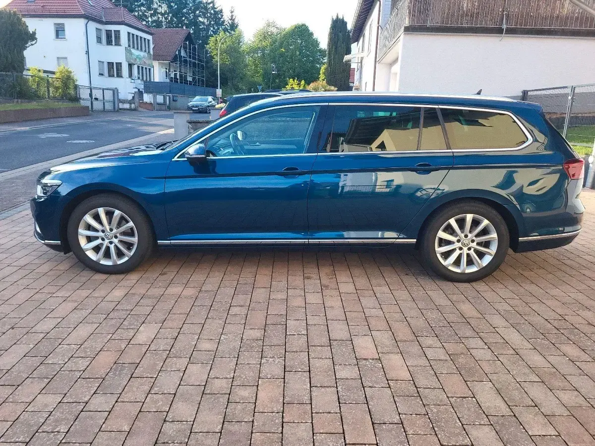 Gebraucht VW Passat Elegance 150 PS (110 kW) 2020 Blau Kombi