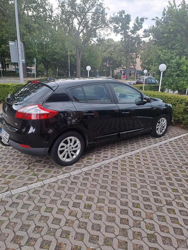 Schwarz Gebraucht 2014 Renault Mégane III Limousine | 4.900 € (Guter Preis) - Bild 1/4