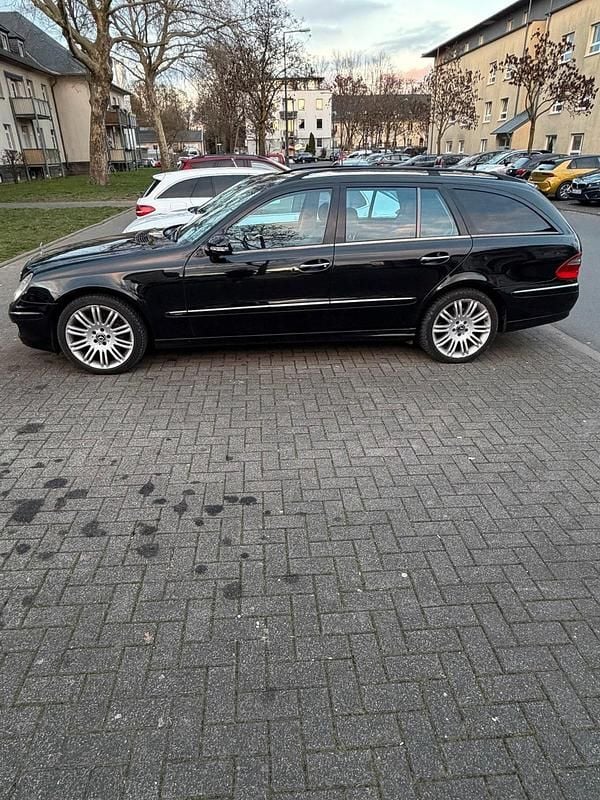 Gebraucht Mercedes E280 231 PS (169 kW) 2007 Schwarz Kombi