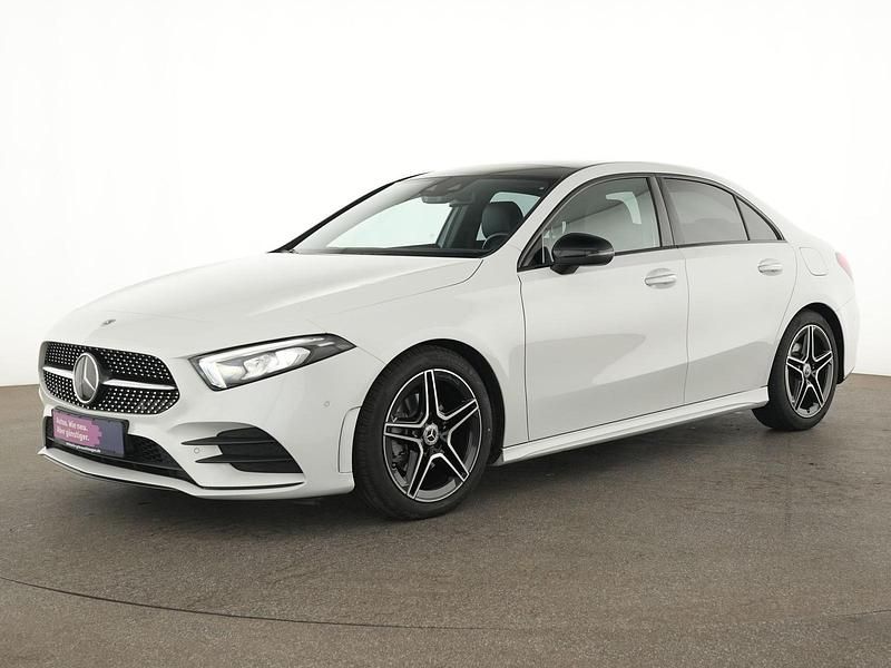 Digitalweiss Gebraucht 2022 Mercedes A200 AMG line Limousine | 31.140 € (Etwas zu teuer) - Bild 1/4