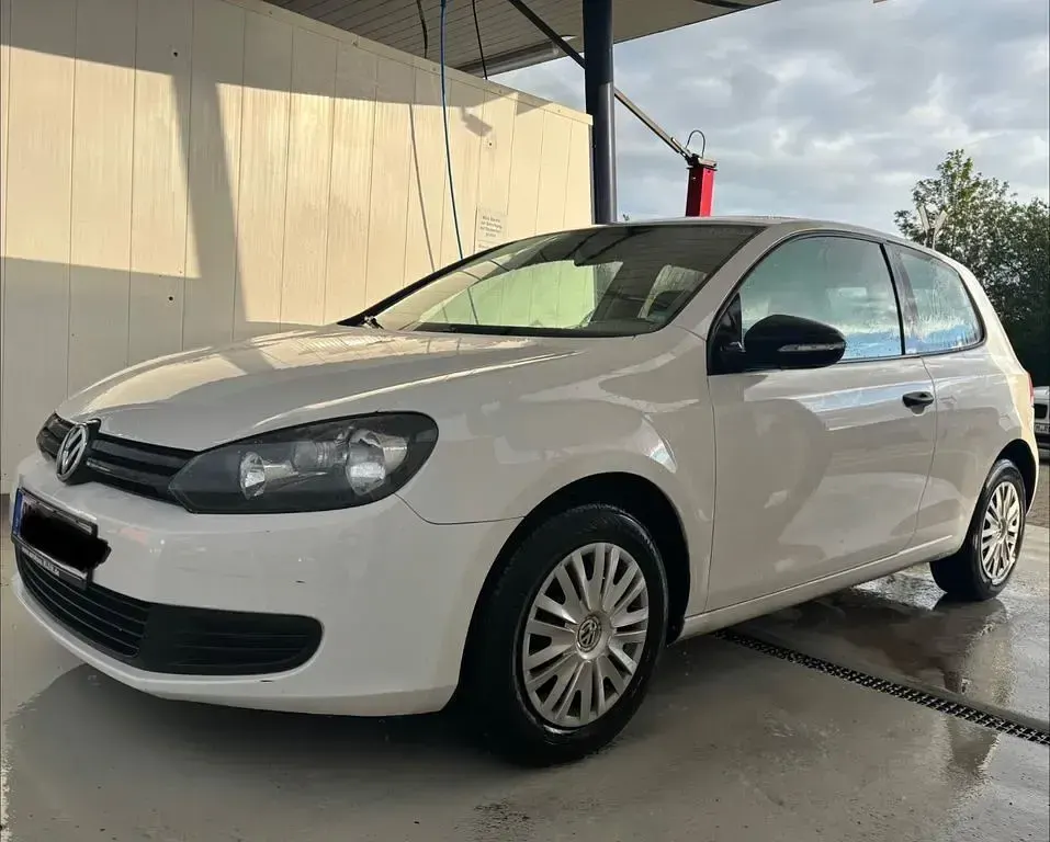 Gebraucht VW Golf VI 86 PS (63 kW) 2011 Weiß Kleinwagen