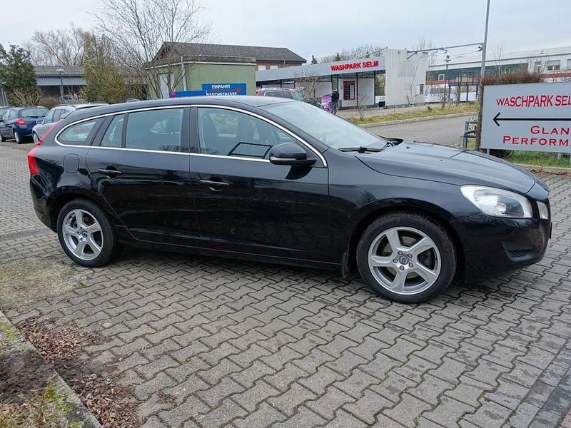 Gebraucht Volvo V60 Momentum 163 PS (119 kW) 2012 Schwarz Kombi