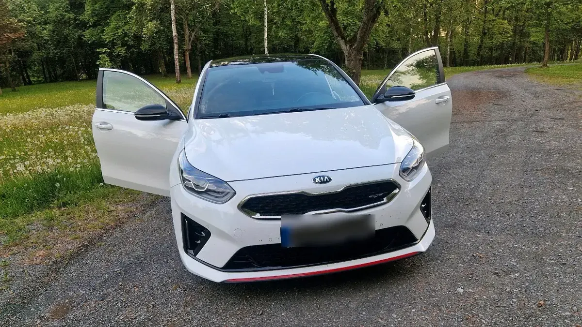 Używany Kia Ceed GT GT 204 KM (150 kW) 2019 Biały Sedan/Limuzyna
