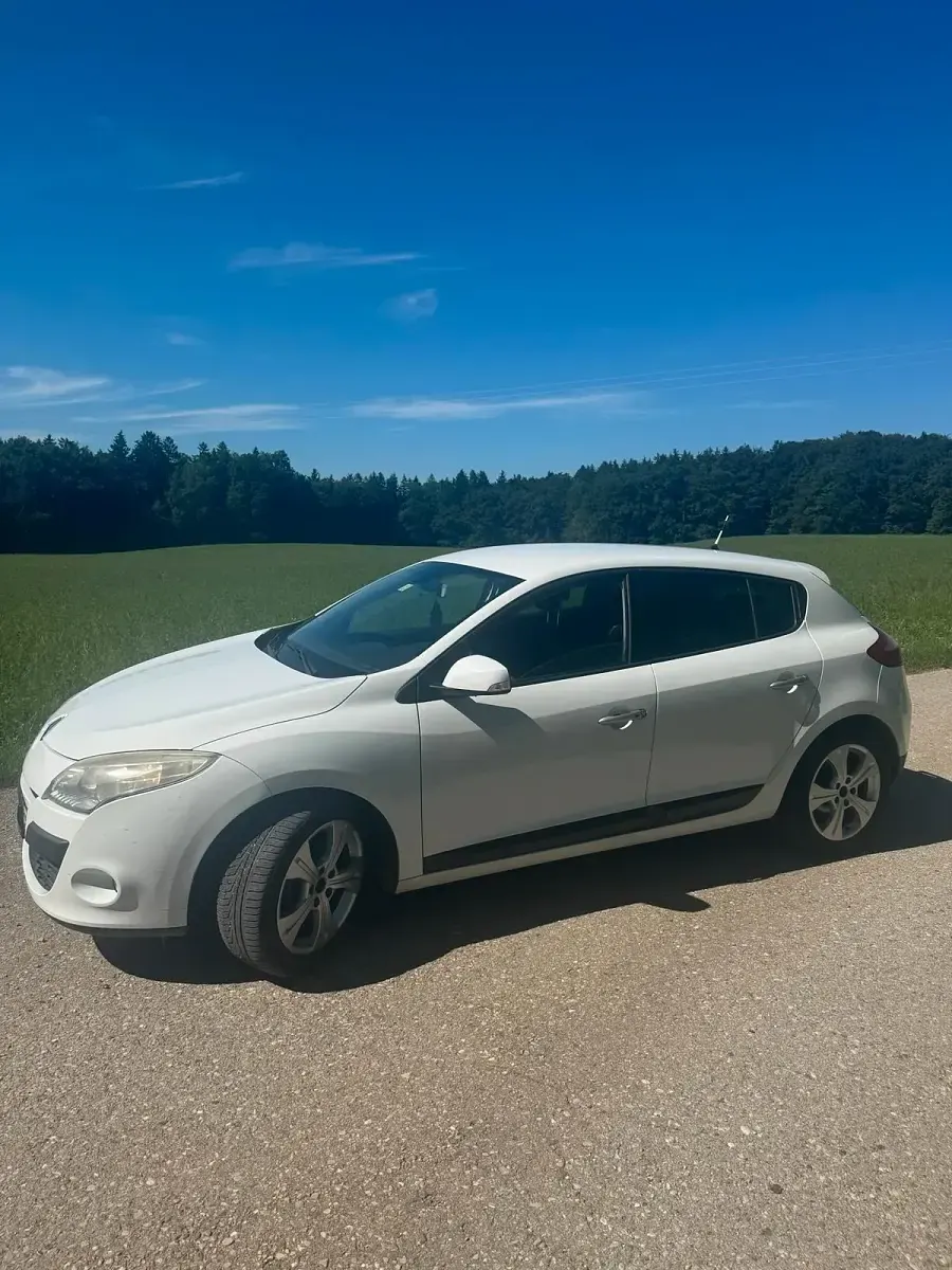 Gebraucht Renault Mégane III 131 PS (96 kW) 2009 Weiß Kleinwagen