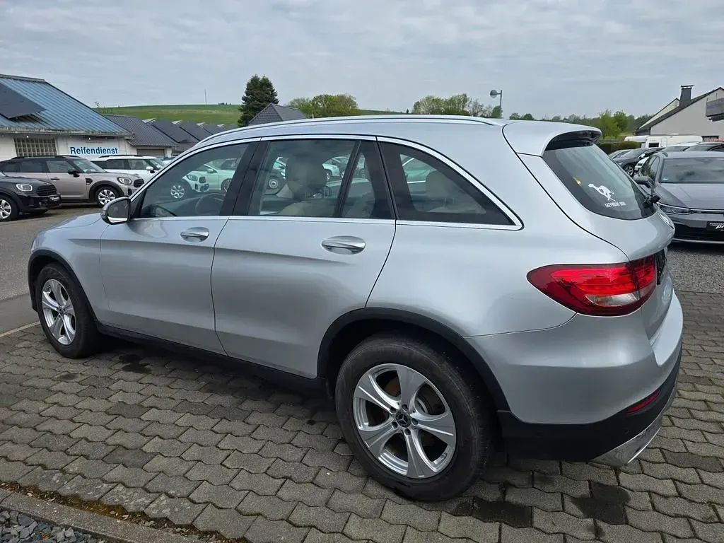Gebraucht Mercedes GLC250 Exclusive 204 PS (150 kW) 2018 Iridiumsilber (metallic) SUV