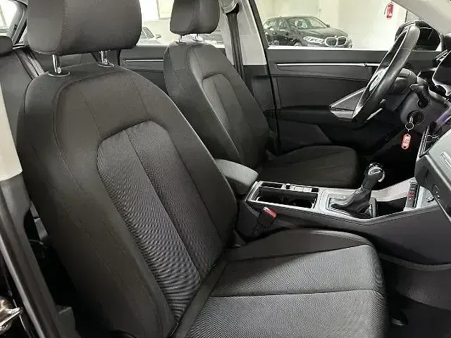 Gebraucht Audi Q3 Basis 150 PS (110 kW) 2020 Mythosschwarz metallic (metallic) SUV