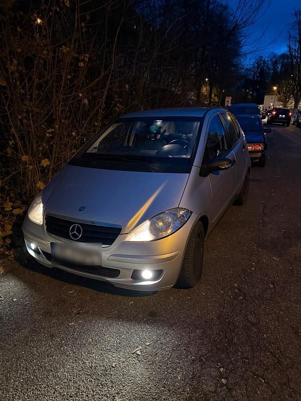 Grau Gebraucht 2005 Mercedes A180 Kleinwagen | 2.500 € (Fairer Preis) - Bild 1/4