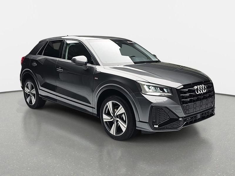 Neu Audi Q2 S-Line 150 PS (110 kW) 2025 Grau SUV