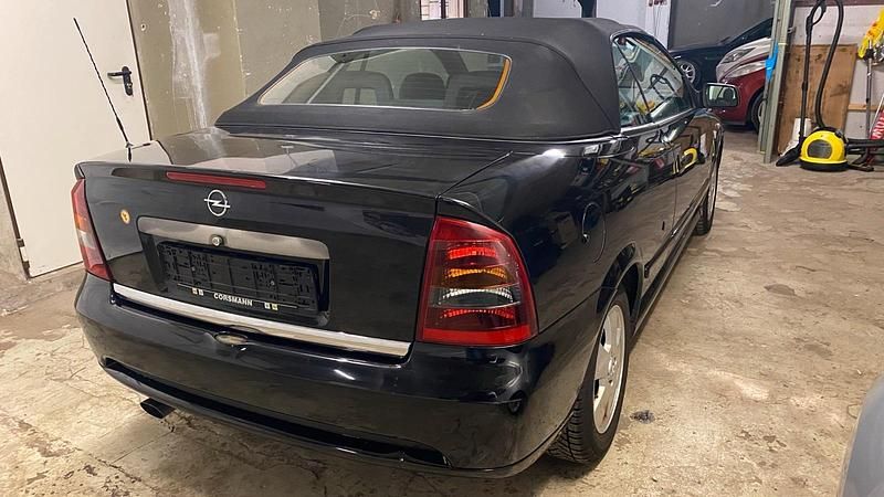 Gebraucht Opel Astra Cabriolet 101 PS (74 kW) 2001 Schwarz Cabrio
