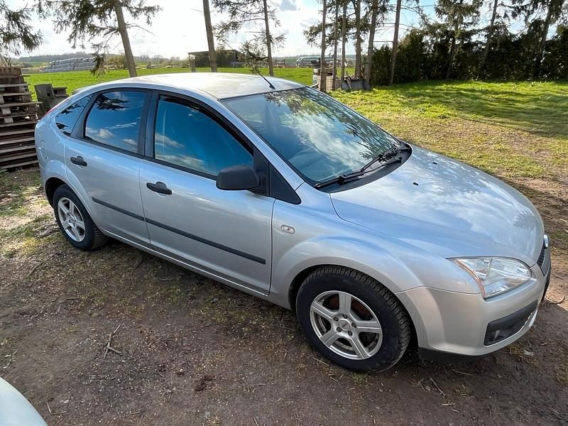 Używany Ford Focus 102 KM (75 kW) 2004 Srebrny Hatchback