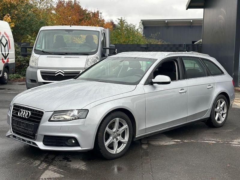 Silber Gebraucht 2011 Audi A4 Ambition Kombi | 5.900 € (Superpreis) - Bild 1/4