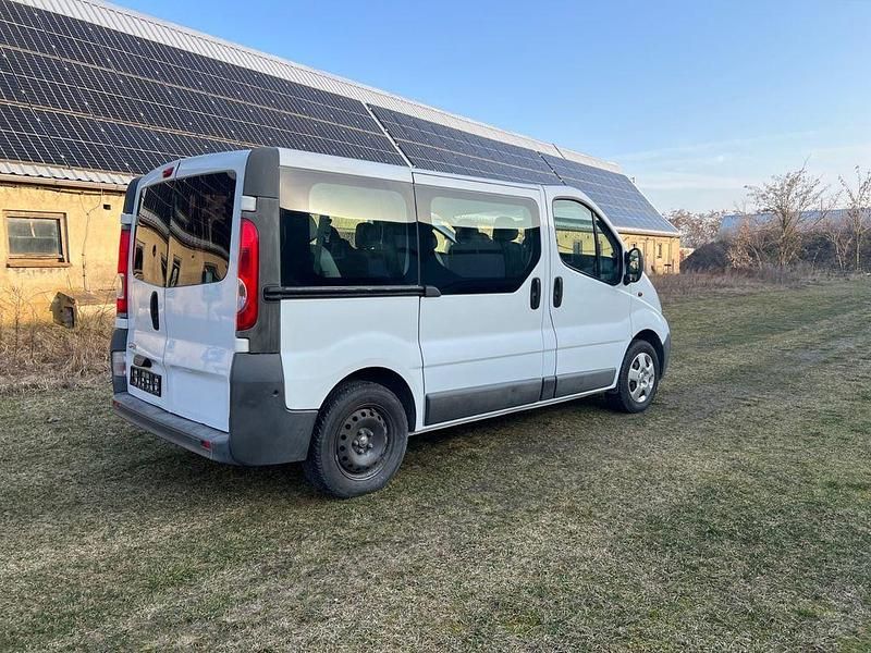 Gebraucht Opel Vivaro 114 PS (83 kW) 2011 Weiß Van / Kleinbus