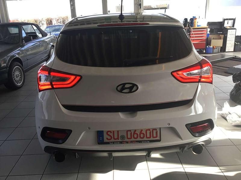 Gebraucht Hyundai i30 Turbo 186 PS (136 kW) 2016 Weiß Coupé