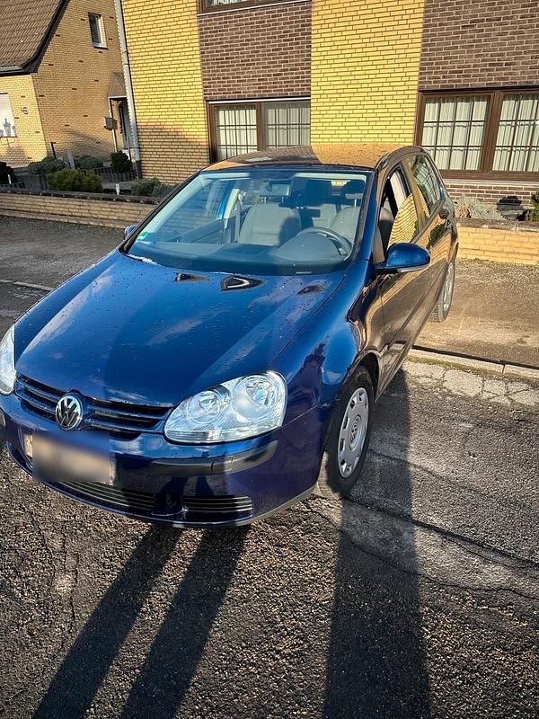 Blau Gebraucht 2005 VW Golf Limousine | 2.000 € (Fairer Preis) - Bild 1/4