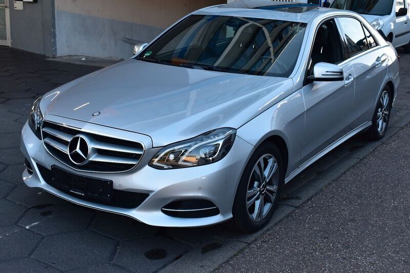 Silber Gebraucht 2014 Mercedes E200 Limousine | 15.999 € (Superpreis) - Bild 1/4