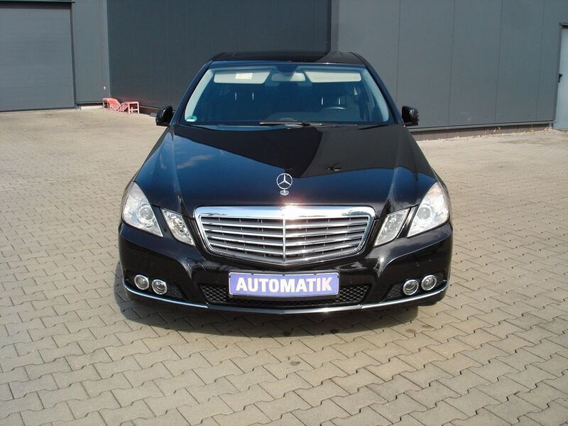 Schwarz Gebraucht 2010 Mercedes E200 Elegance Limousine | 11.990 € (Fairer Preis) - Bild 1/4